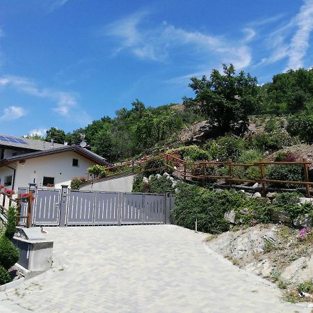A&G Apartment Aosta - Elegante Casa 100 Mq Su Due Piani Con Wi-Fi-Giardino-Parcheggio المظهر الخارجي الصورة