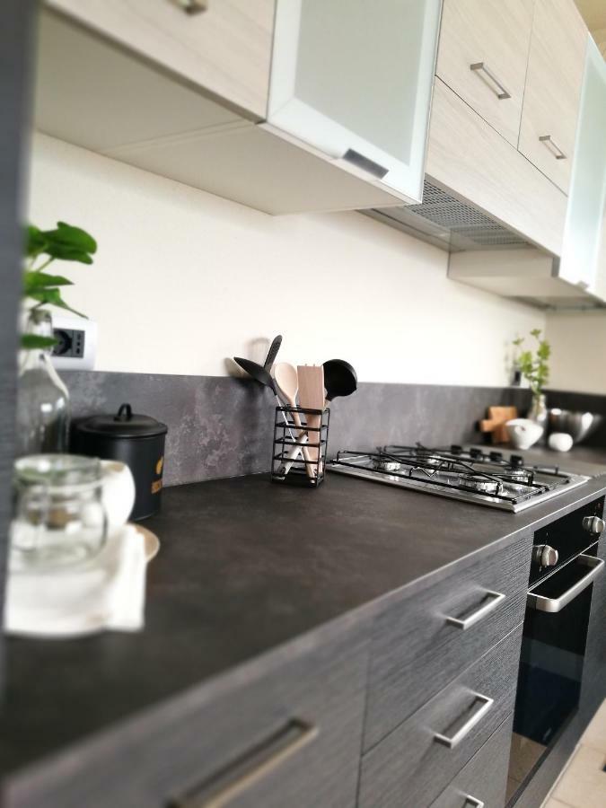 A&G Apartment Aosta - Elegante Casa 100 Mq Su Due Piani Con Wi-Fi-Giardino-Parcheggio المظهر الخارجي الصورة