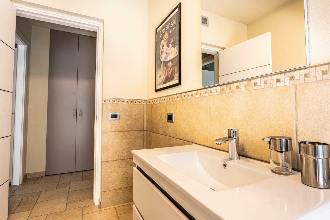 A&G Apartment Aosta - Elegante Casa 100 Mq Su Due Piani Con Wi-Fi-Giardino-Parcheggio المظهر الخارجي الصورة