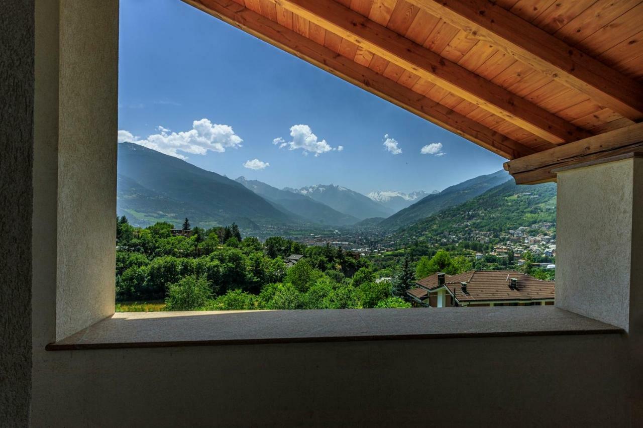 A&G Apartment Aosta - Elegante Casa 100 Mq Su Due Piani Con Wi-Fi-Giardino-Parcheggio المظهر الخارجي الصورة